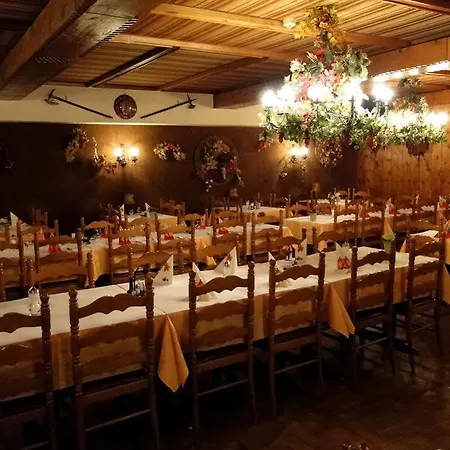 Restaurant Du Crêt Hotel Bourg-Saint-Pierre