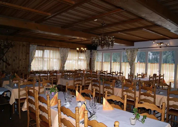 Restaurant Du Cret 3* בור-סן-פייר