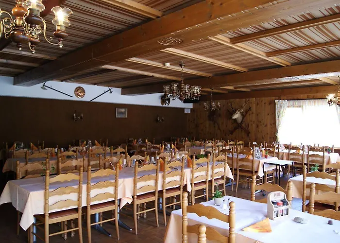 מלון Restaurant Du Cret 3*