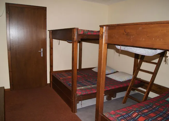 מלון Restaurant Du Cret 3*