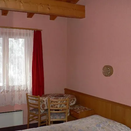 Restaurant Du Cret Бург-Сен-Пьер